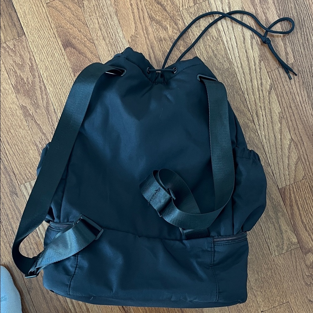 Beyond Yoga Black Drawstring Backpack - Picture 2 of 2